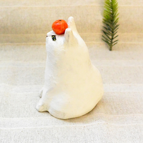 ネコの鏡餅（A）オーブン陶芸 白猫 ネコ餅 みかん付 置き物 お正月の