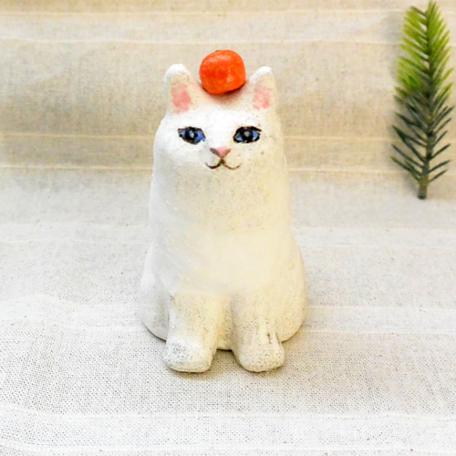 ネコの鏡餅（B）オーブン陶芸 白猫 ネコ餅 みかん付 置き物 お正月の