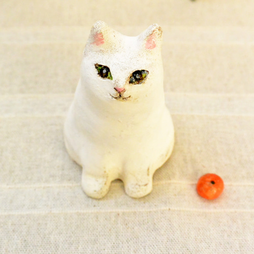 ネコの鏡餅（C）オーブン陶芸 白猫 ネコ餅 みかん付 置き物 お正月の