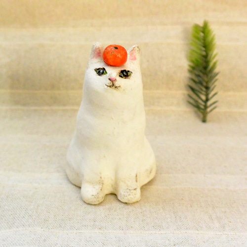 ネコの鏡餅（C）オーブン陶芸 白猫 ネコ餅 みかん付 置き物 お正月の