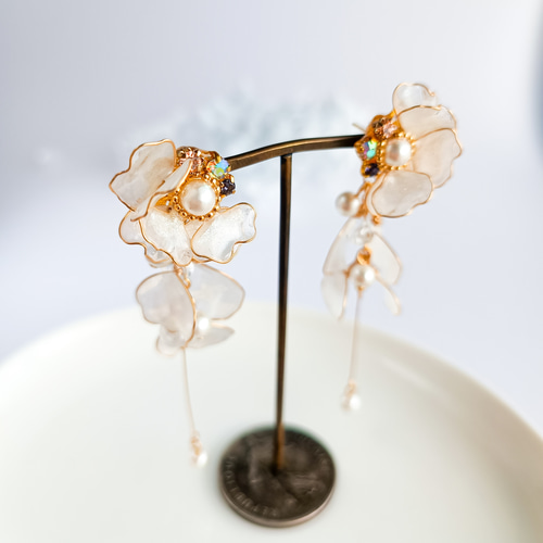 スイートピー ピアス 2way sweet pea 白い優美なスイートピー（サージカルステンレス