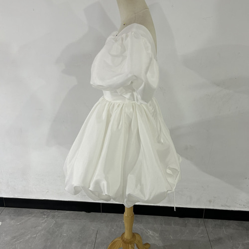 ホワイトミニドレス パフスリーブ 人気上昇！ クルーネック パフスリーブ オフホワイト ウエディング