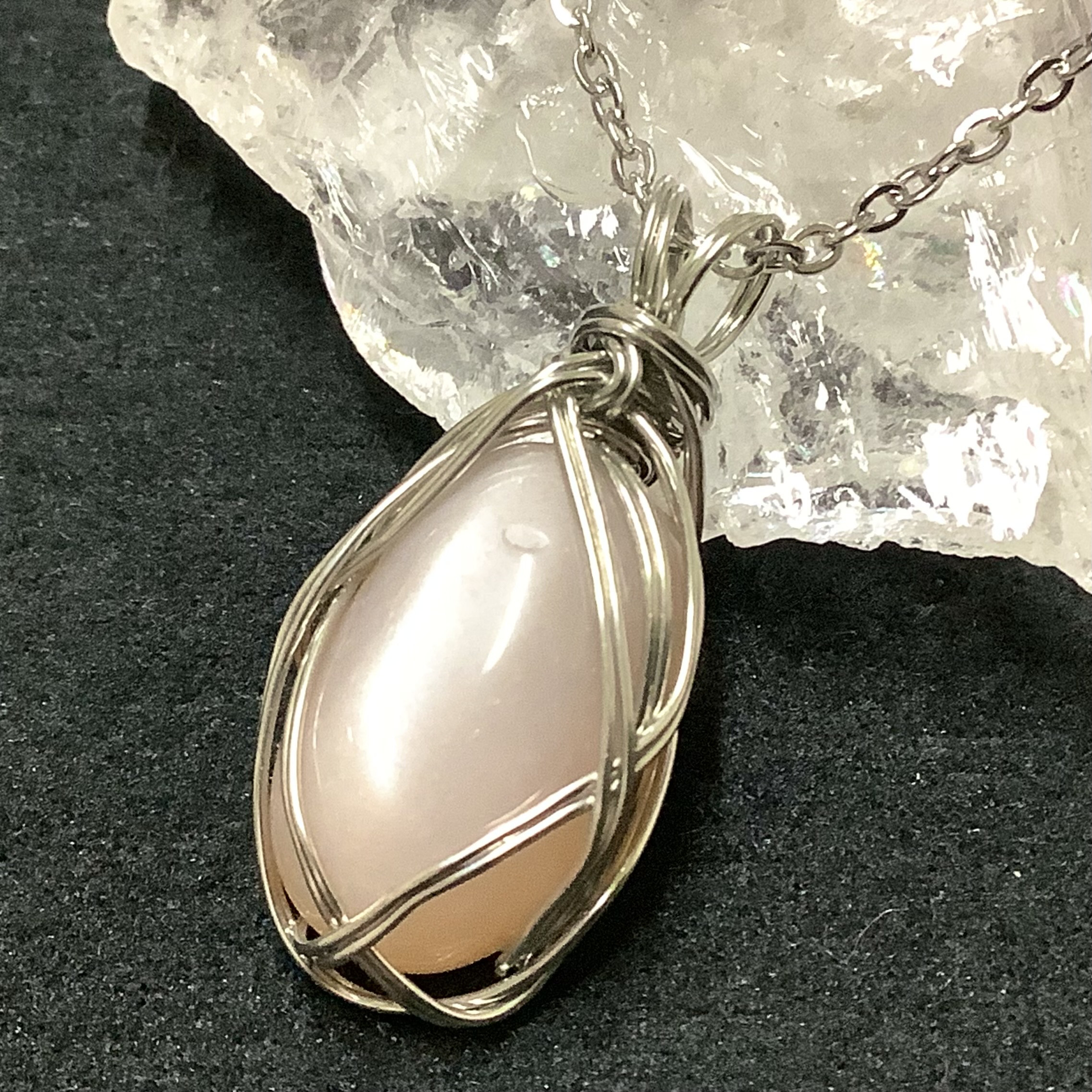 一点物☆レアストーン 女性の心身の御守り ヒーリングストーン 天然石 ピンクムーンストーン ネックレス