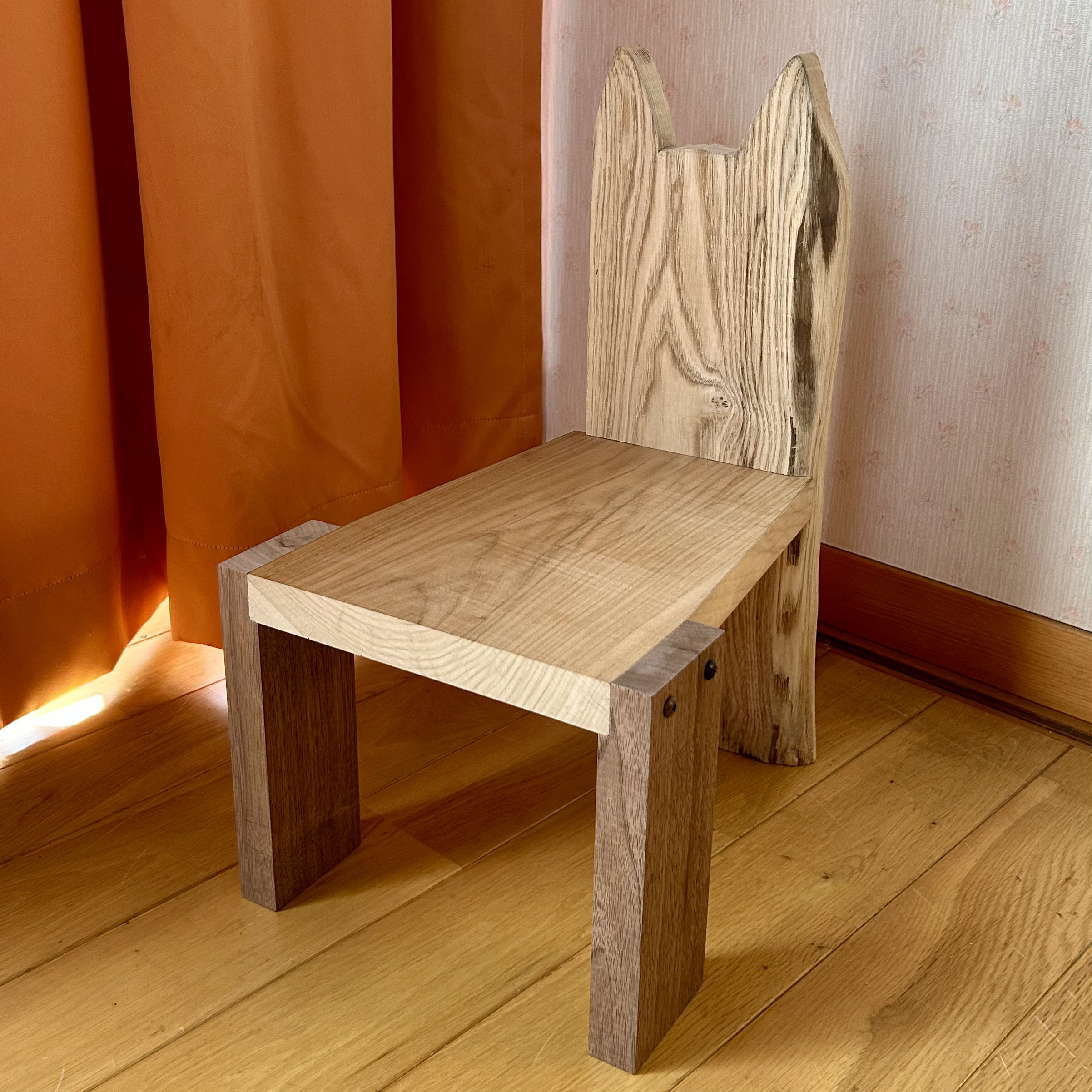 かわいい耳がついた森の木椅子（koisu) 組立キットNo.03 DIY 日曜大工　無垢椅子　子供椅子　飾り椅子