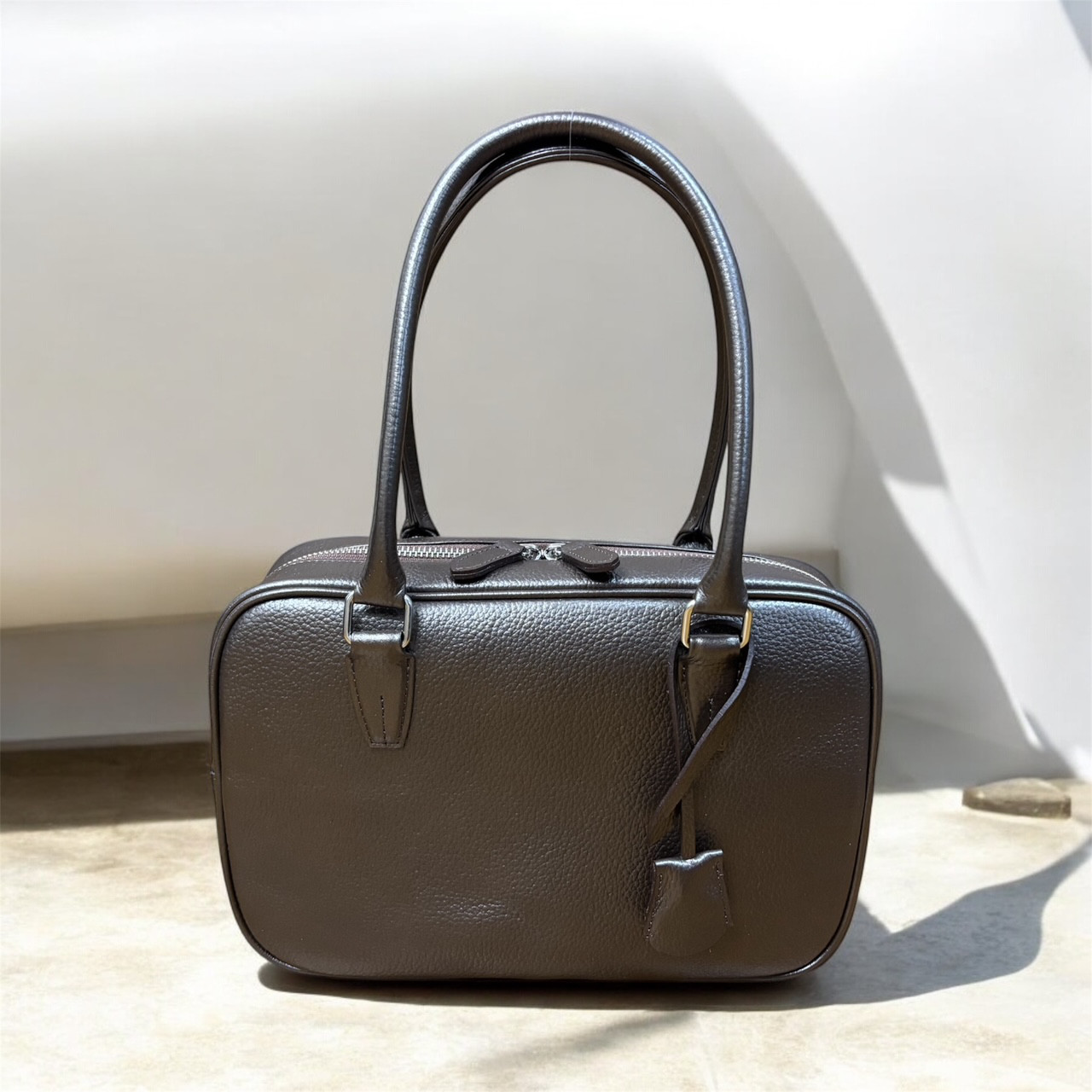 【日本製】本革シュリンクレザー 軽量 Nスクエアボストン ファスナー開閉 キーチャーム付 人気シリーズ ブロンズ