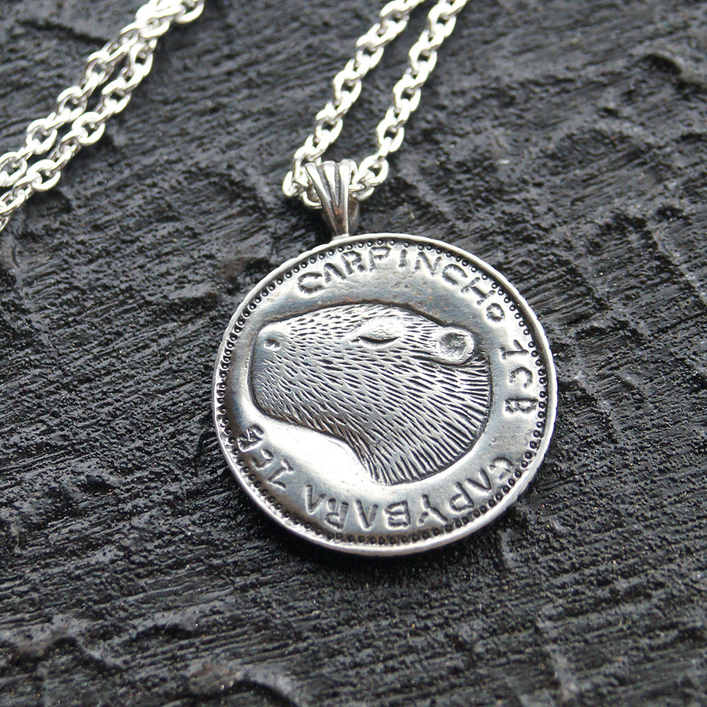 【受注制作】カピバラのアンティーク調メダルペンダント シルバー