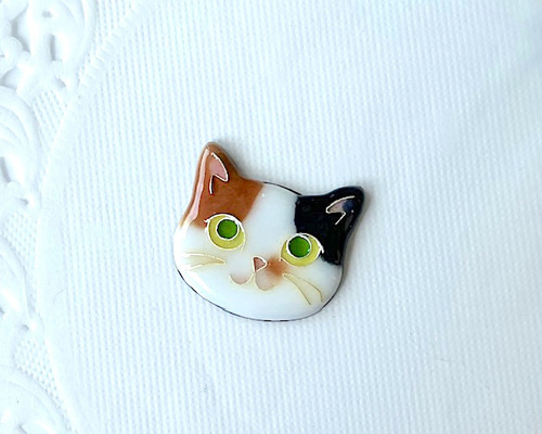 ミケ猫・顔ブローチ （ 七宝焼 有線七宝 三毛猫 ガラス ） 3 ブローチ