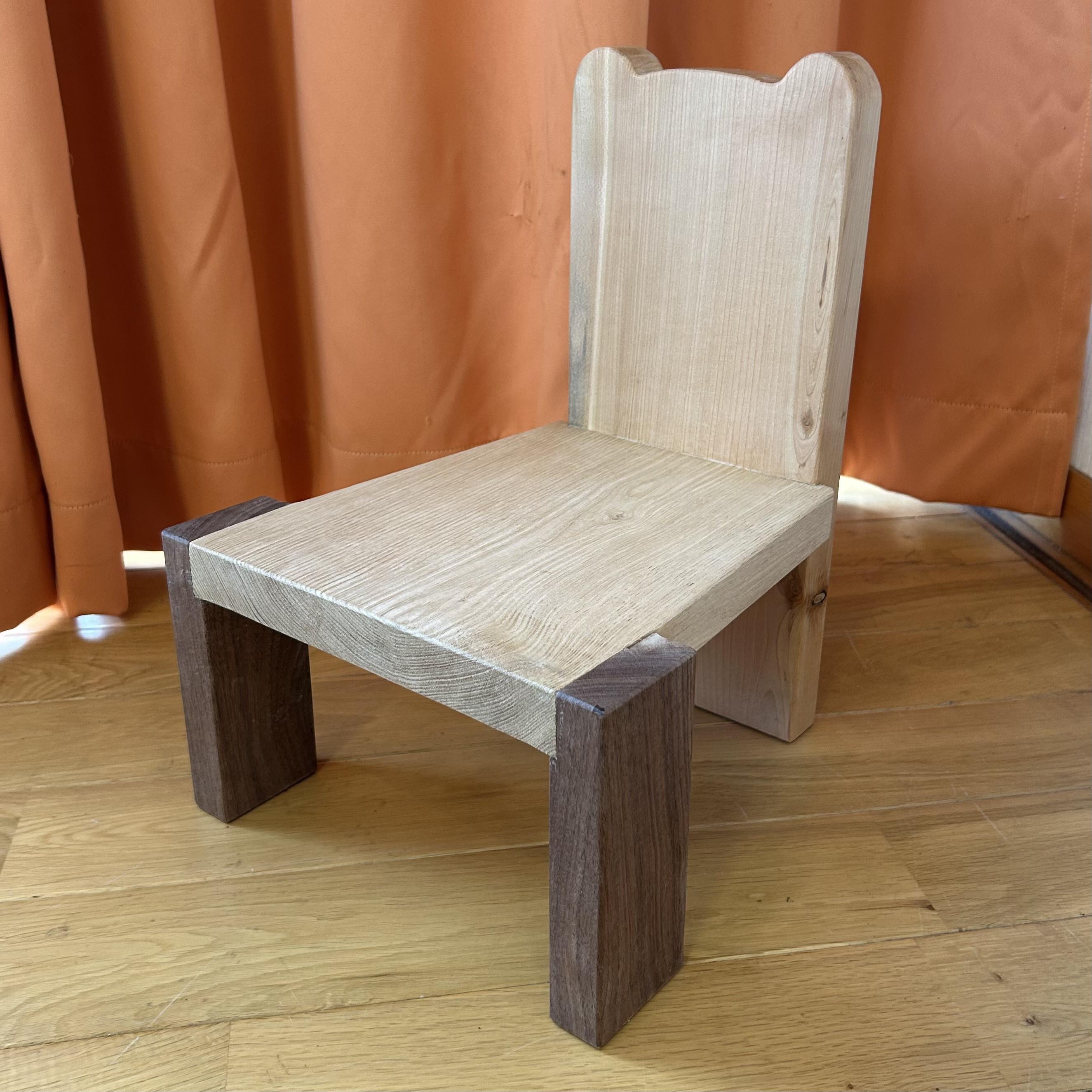かわいい耳がついた森の木椅子（koisu) 2nd No.02 無垢椅子　子供椅子　飾り椅子