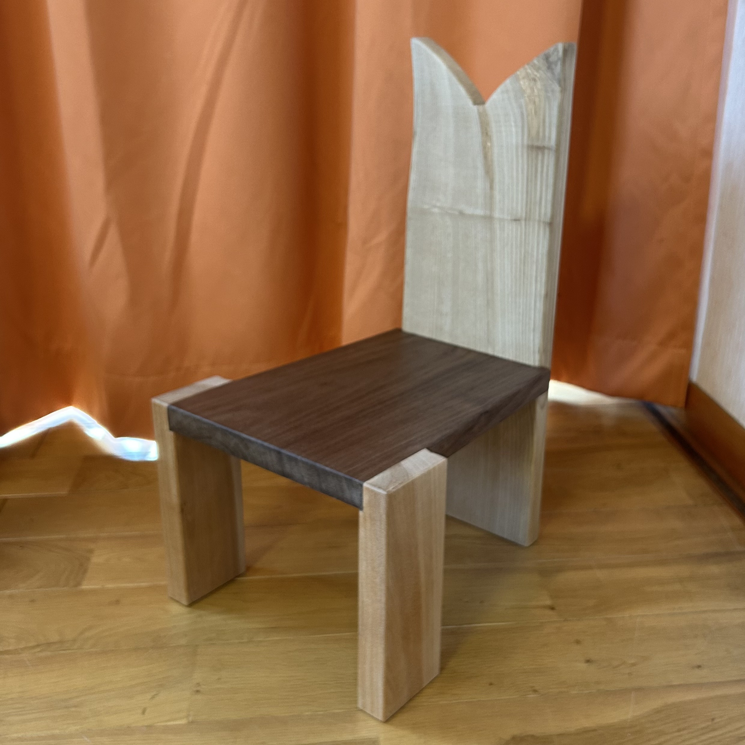 かわいい耳がついた森の木椅子（koisu) 2nd No.03 無垢椅子　子供椅子　飾り椅子