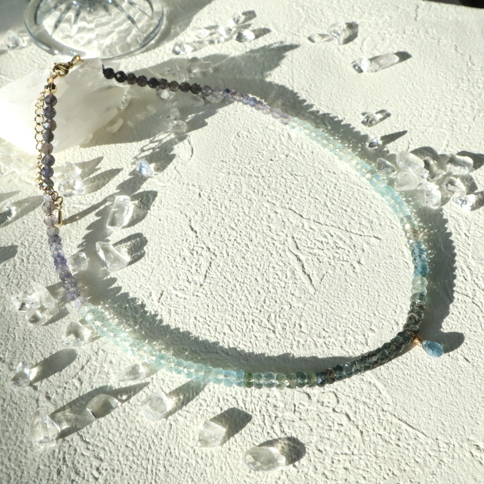 【1点限定】モスアクアマリンとアイオライトのブルーグラデーションネックレス　天然石　癒し　３月　誕生石　クリスマス