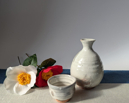 【送料込み】徳利　陶器 Amazon｜金陶苑 美濃焼 酒器 セット 徳利 ぐい呑み お猪口 盃 黒