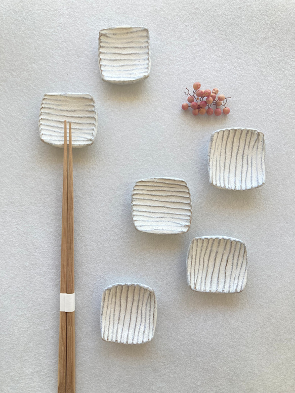 ハンドメイド 陶器製 四角い皿 aito製作所 プレート 9cm 角小皿 マーガリート 陶器 瀬戸焼 同色
