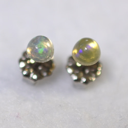 (1 件) 珍貴蛋白石耳環（4 毫米，鈦柱） 第3張的照片