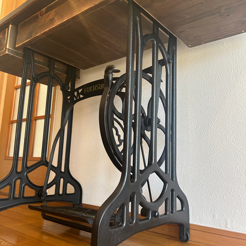 値下げ不可　アンティークで男前な檜でできたミシンテーブル　デスク　ドレッサー 値下げ不可 アンティークで男前な檜でできたミシンテーブル デスク