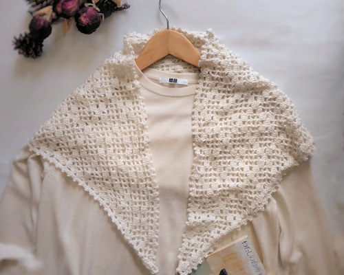 ダイヤ柄レース編みのホワイト三角ストール〈ギフトにも〉EMIM