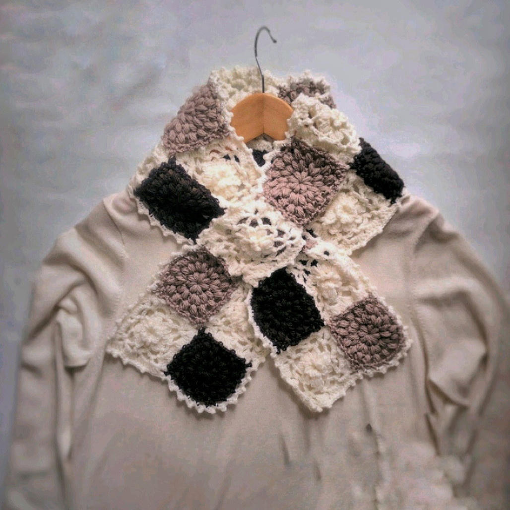 EMIM Bloom Lux│花咲く差し込みマフラー│ウルグアイウール・上質毛糸・手編みスヌード│白 ホワイト