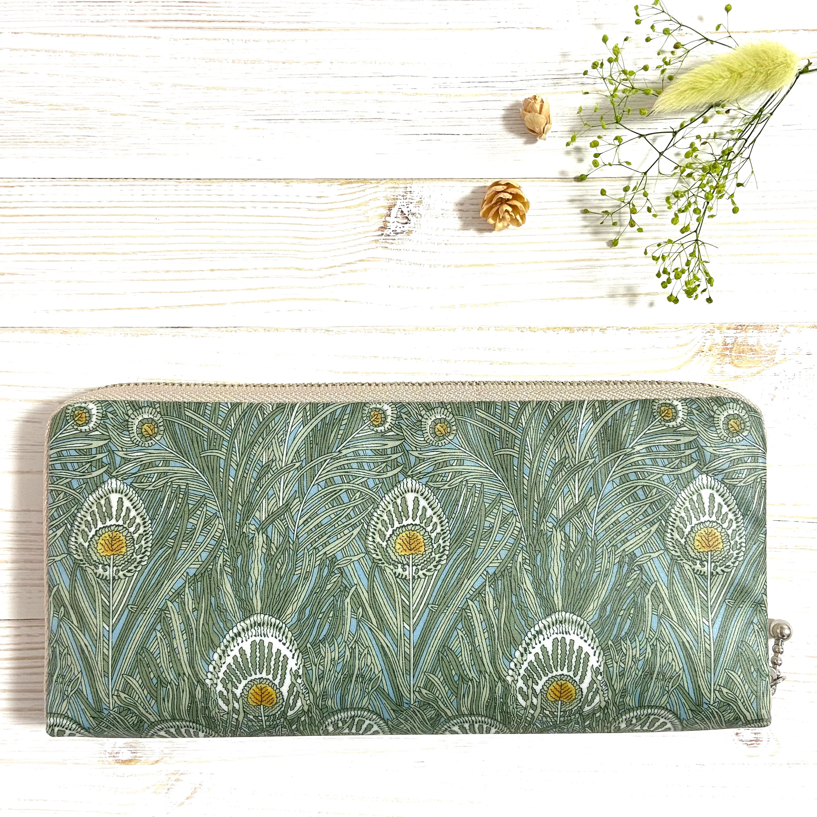 ＊ラミネート＊ ラウンドファスナー長財布 クイーンヘラ グラスグリーン リバティプリント使用