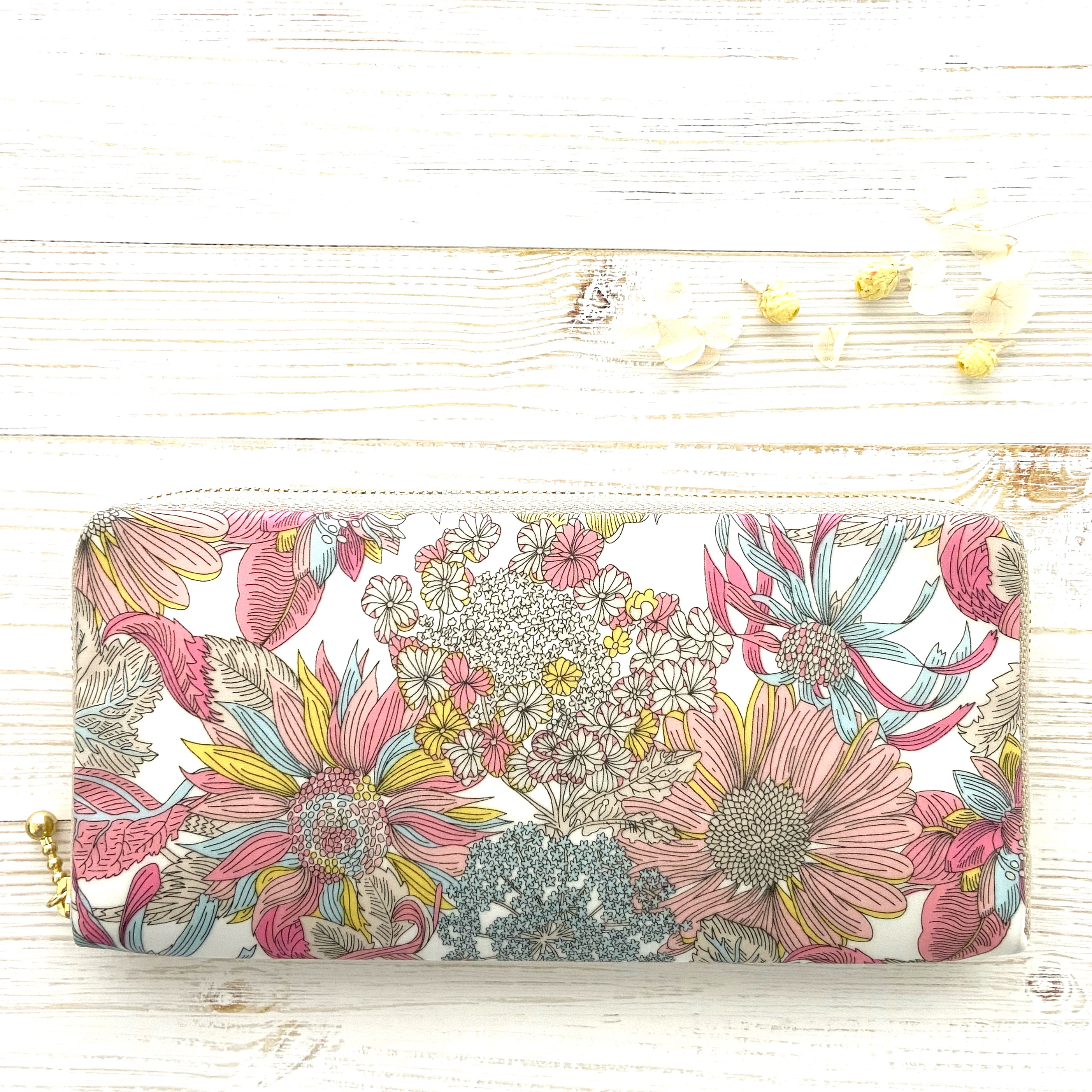 ＊ラミネート＊ ラウンドファスナー長財布 アンジェリカ・ガーラ イエローピンク リバティプリント使用