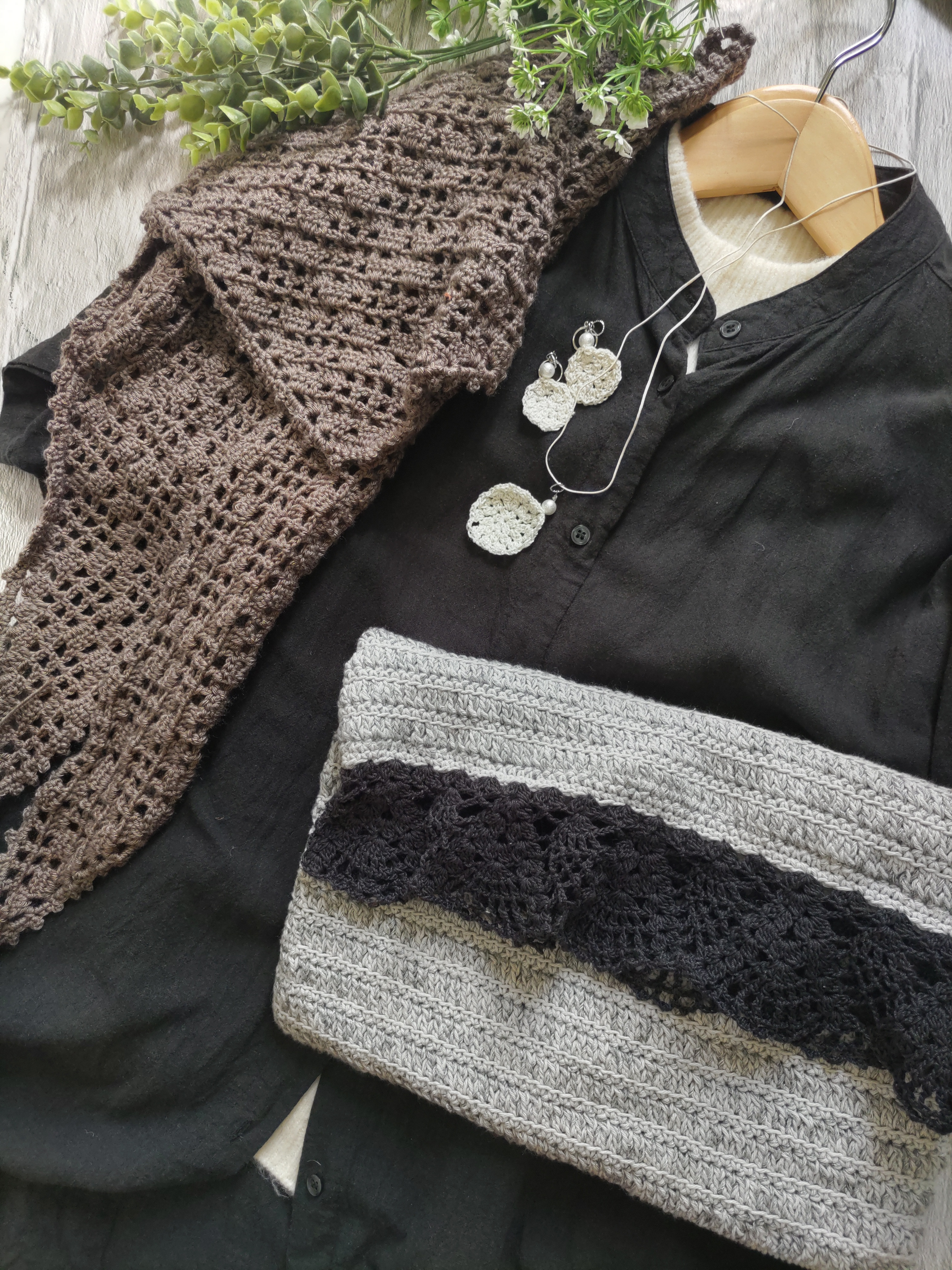 ☘️‪‬裏地もおしゃれなクラッチバッグにもなる手編みレース付きトートバッグ   グレー 灰色 かぎ針編み