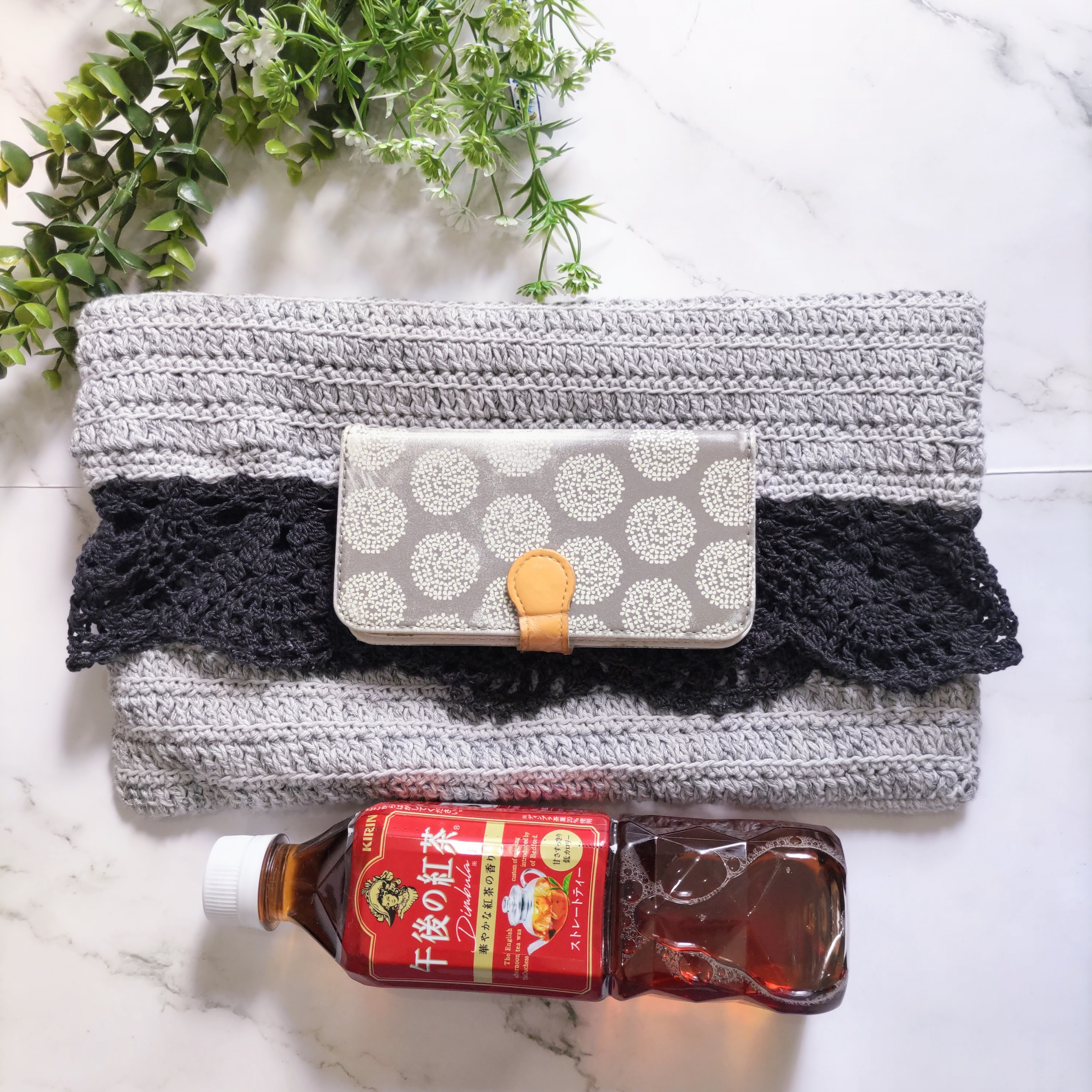 ☘️‪‬裏地もおしゃれなクラッチバッグにもなる手編みレース付きトートバッグ   グレー 灰色 かぎ針編み