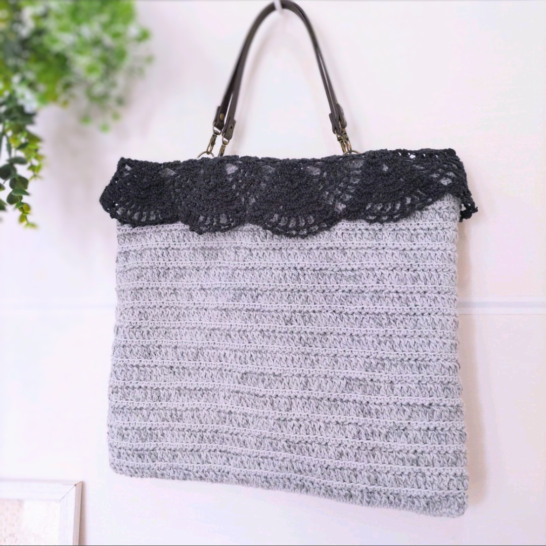 ☘️‪‬裏地もおしゃれなクラッチバッグにもなる手編みレース付きトートバッグ   グレー 灰色 かぎ針編み