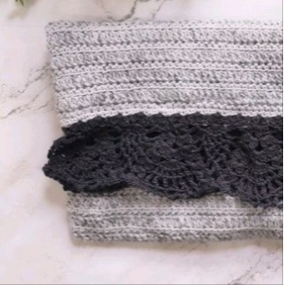 ☘️‪‬裏地もおしゃれなクラッチバッグにもなる手編みレース付きトートバッグ   グレー 灰色 かぎ針編み