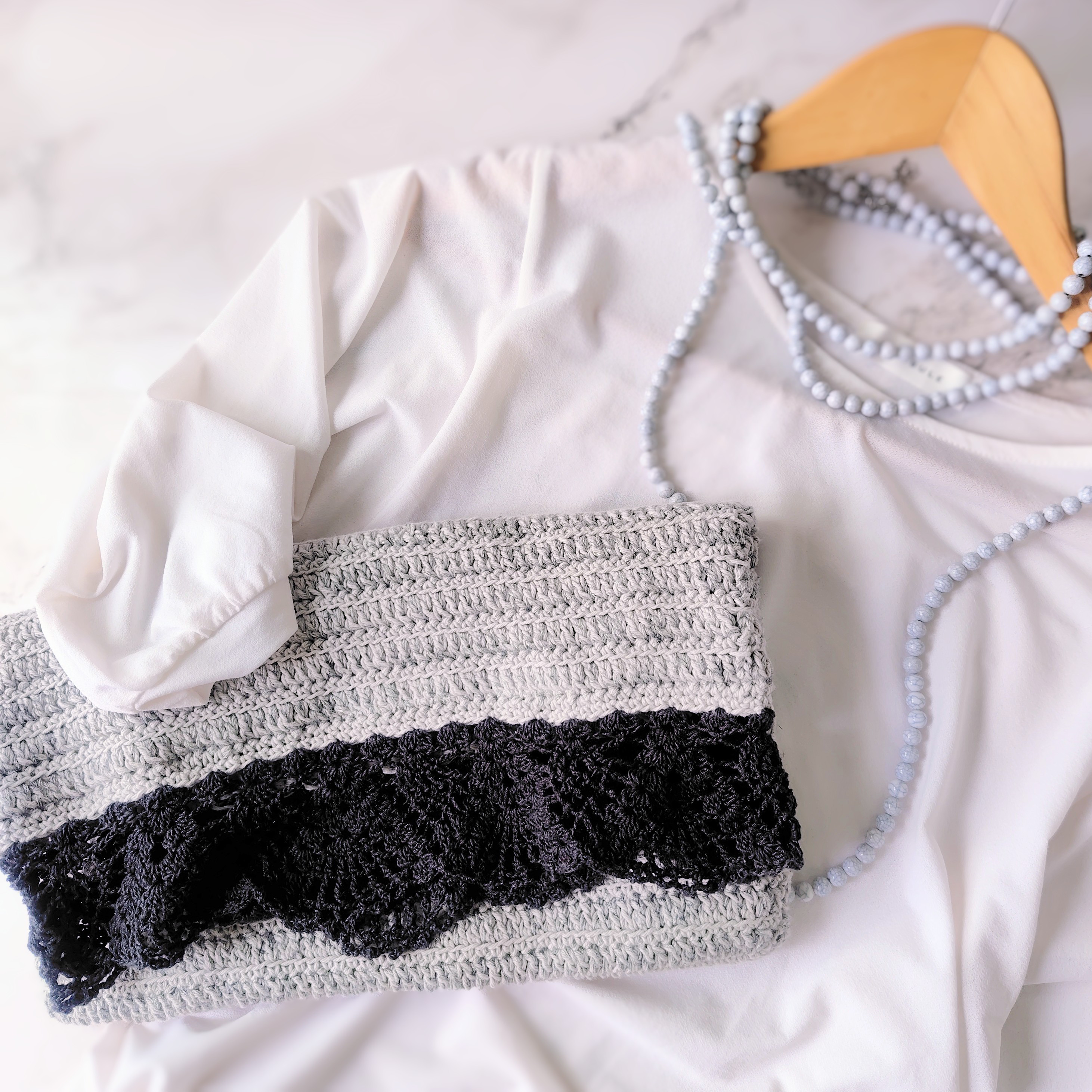 ☘️‪‬裏地もおしゃれなクラッチバッグにもなる手編みレース付きトートバッグ   グレー 灰色 かぎ針編み