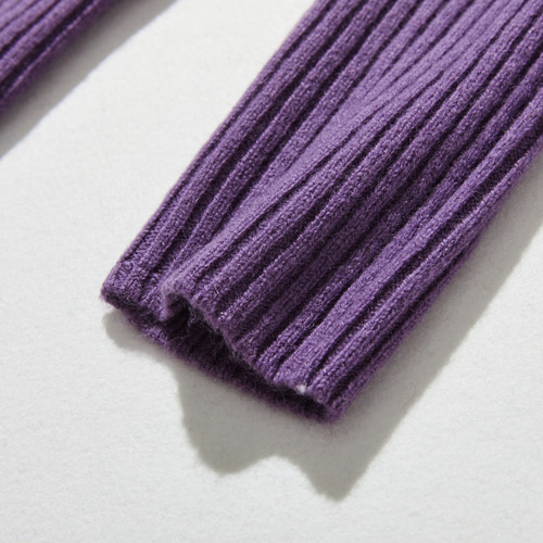 シンプルなのに、表情豊かな一枚 ウールニット タートルネック