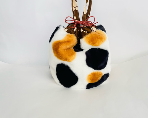 三毛猫　まるい　巾着袋　ハンドメイド　猫柄 三毛猫 まるい 巾着袋 ハンドメイド 猫柄