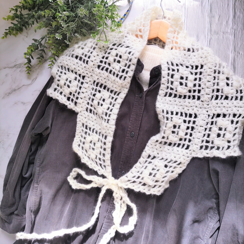 かぎ針編み 花モチーフ三角ストール［ホワイト］｜ふんわりモヘアの