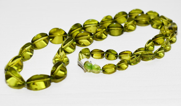 Ж現品限り リトアニア産天然グリーンアンバー72.2㎝ロングネックレス 3枚目の画像