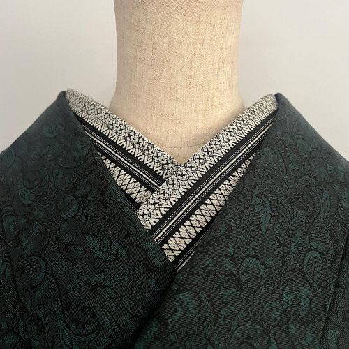 半衿 ちりめん すっきり献上 黒 縦 博多織の柄 半襟 縮緬 白 黒 和装