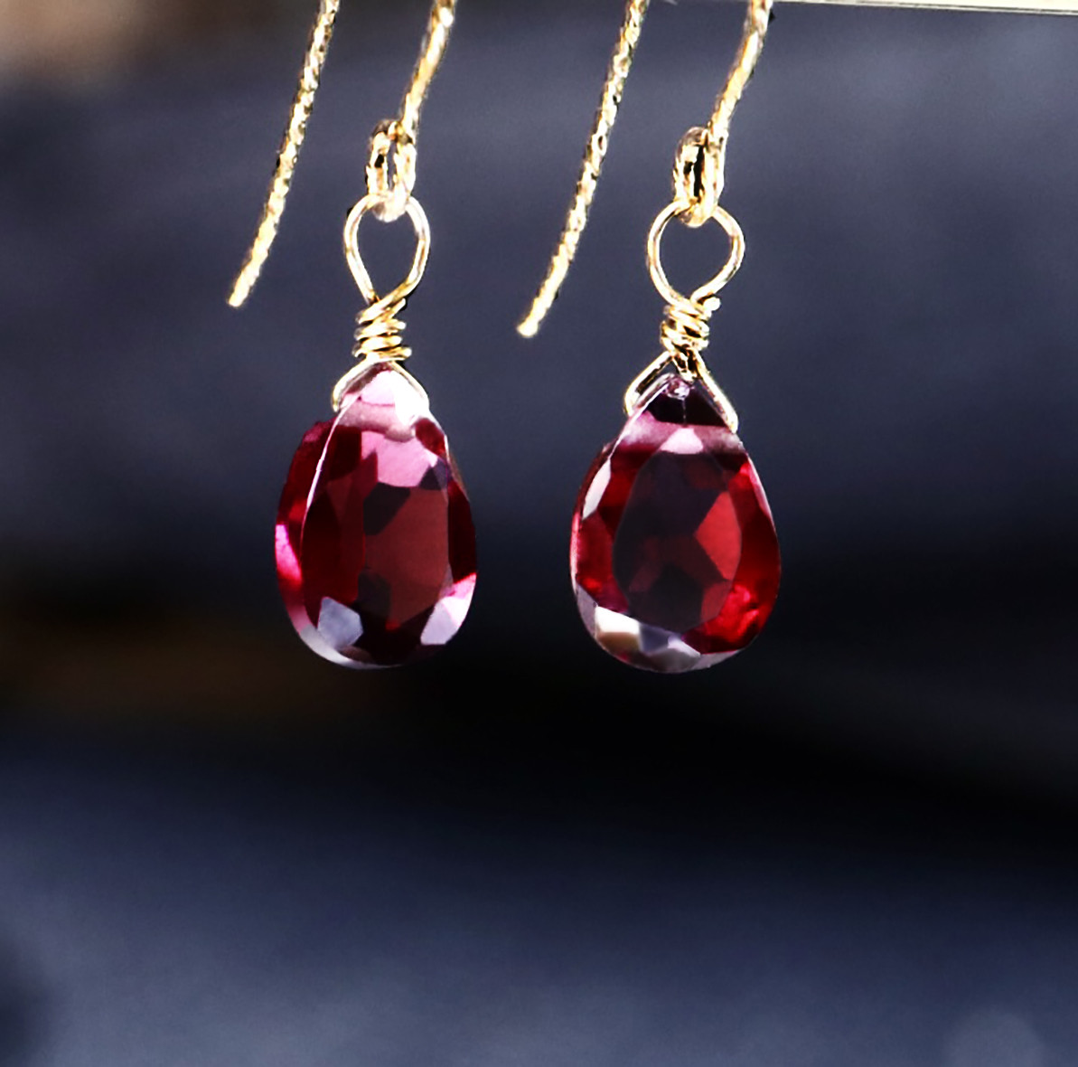ガーネット みかづき！天然石 14kgf ロングピアス