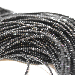 ж 天然石ブラックスピネルボタンカット2.4㎜ 120㎝ 連材 3枚目の画像