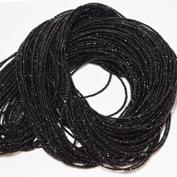 ж 天然石ブラックスピネルボタンカット2.4㎜ 120㎝ 連材 4枚目の画像