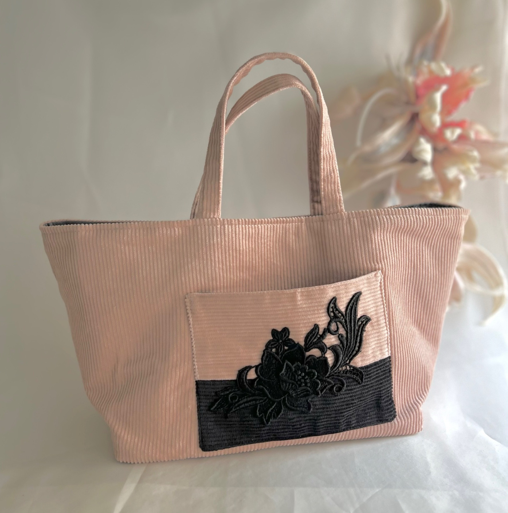 ❤️横長マルシェバッグ❤️ピンクコーデュロイ❤️ブラック薔薇レース❤️スワロビジュ選択❤️可愛いポケット