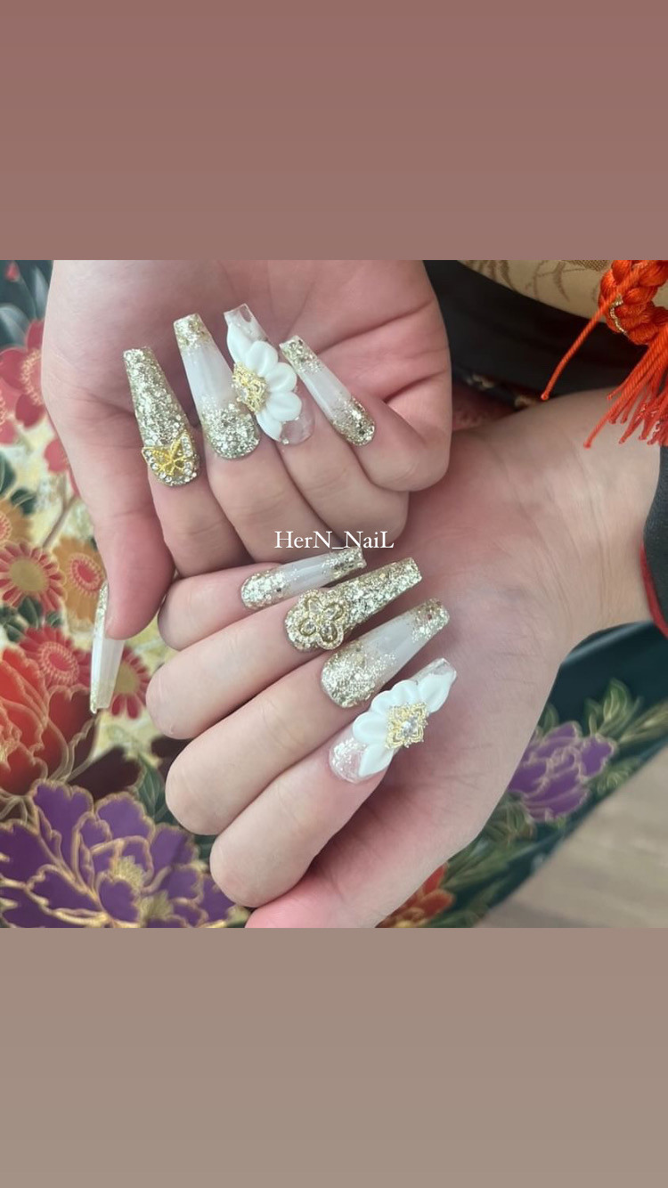 成人式ネイルチップギャルネイルチップ卒ランネイル刺繍ラン 再販15✿ 豪華お花パーツネイルチップ♡【赤黒金】成人式.卒業式
