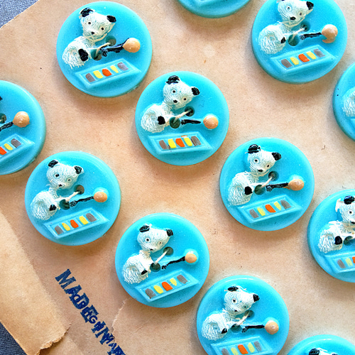 木琴を演奏するスーティー SOOTYのボタン ブルー2個セット 1、7cm