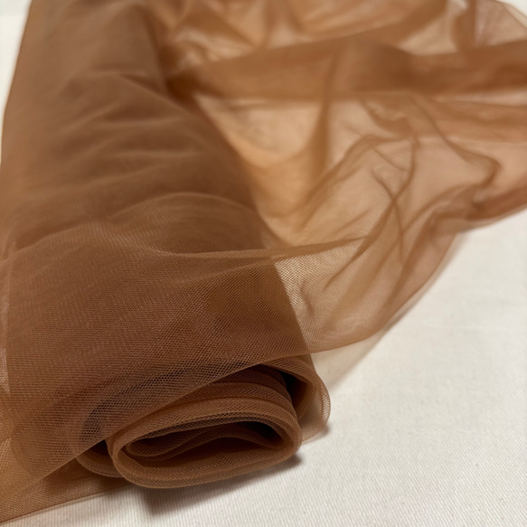【幅広150cm】ソフトチュール生地 チョコレート｜なめらかでやわらかなチュール／ウェディング・背景布・衣装づくり 1枚目の画像