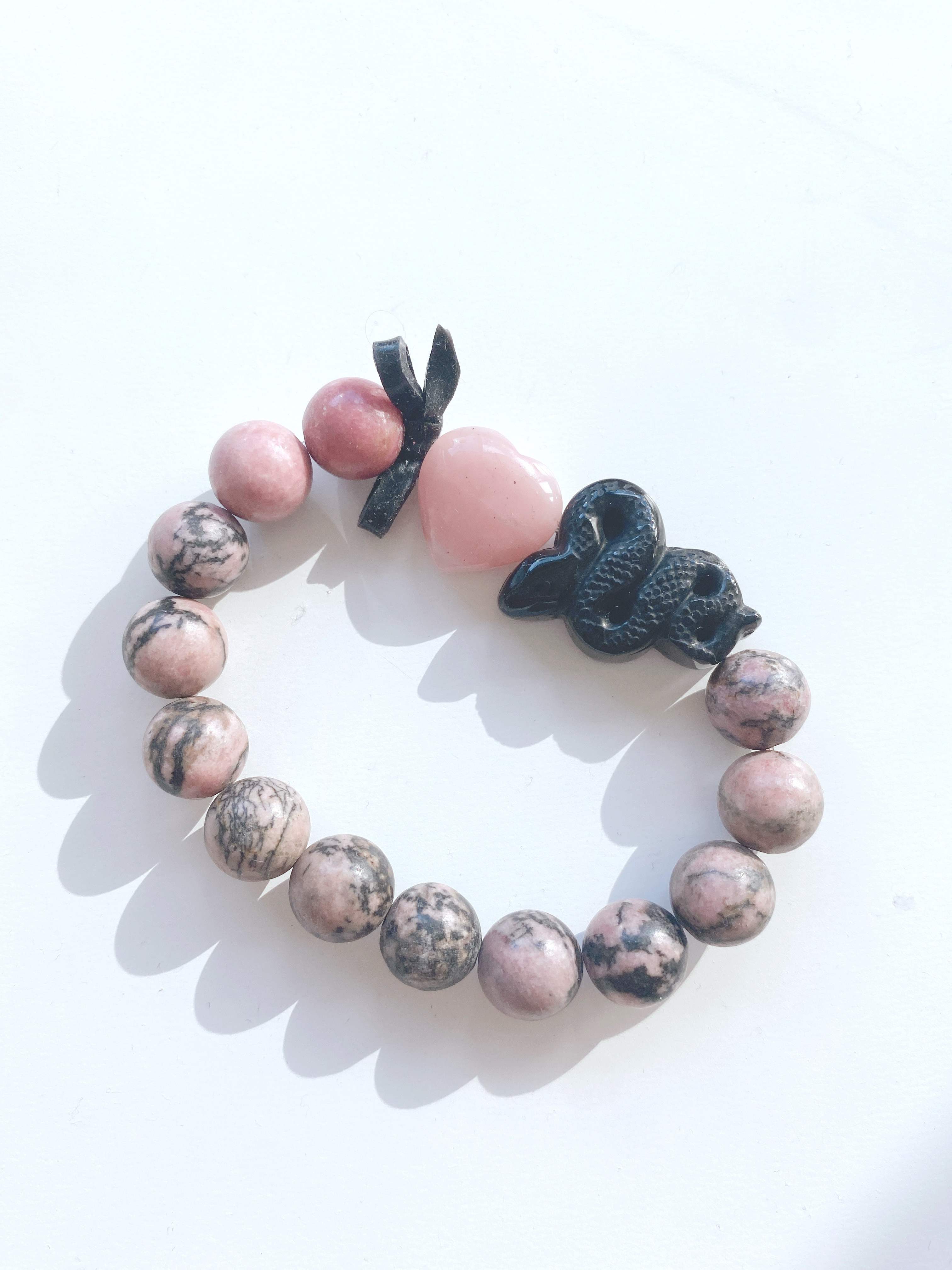 【11-33】ピンク✖️ブラック　大人かわいい2025年のお守りブレスレット