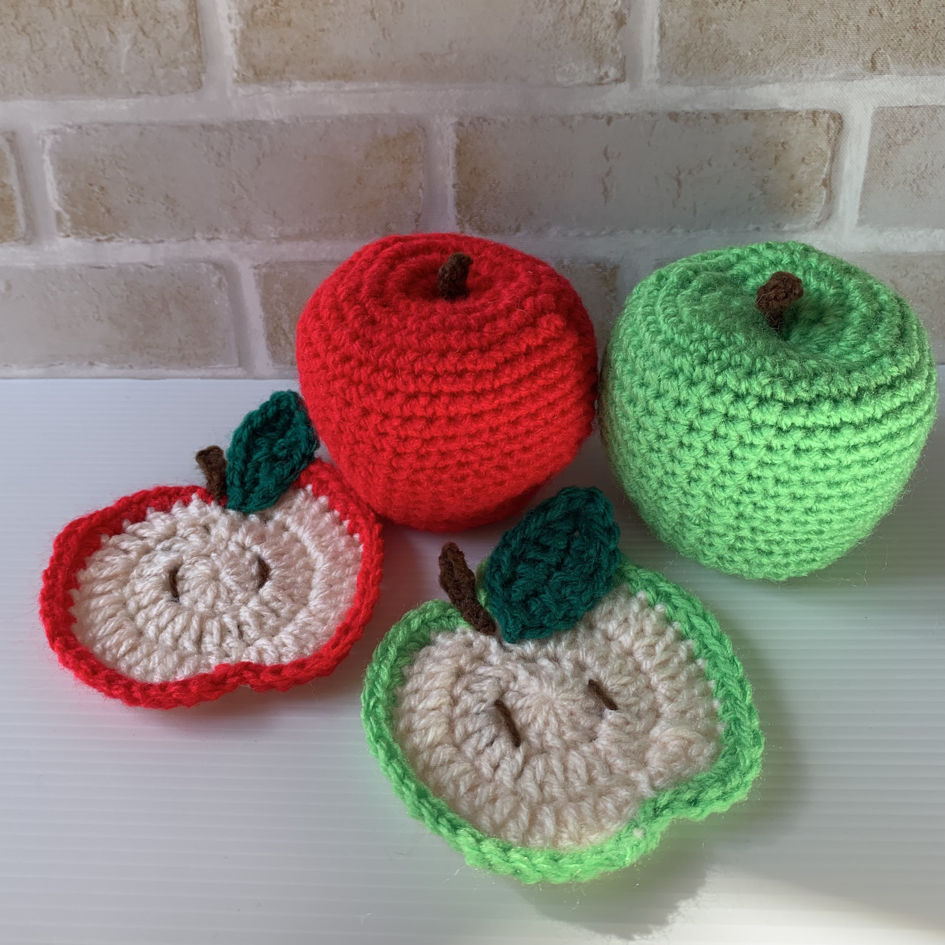 デイジーラバーズ りんご 編みぐるみ Left handed How to knit a saggy apple motif by meetang - YouTube
