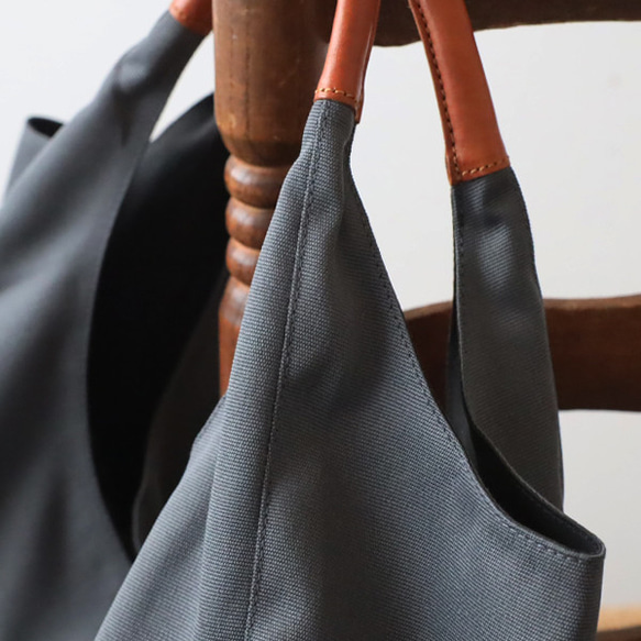 ⁑（送料無料）再制作　軽量ナイロンツイル生地レザー革2wayトートバッグ裏地付A4サイズ防水グレー鞄　P92D 5枚目の画像