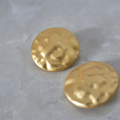 24mm】槌目 マットゴールド 大きめ ヴィンテージボタンピアス/レトロ