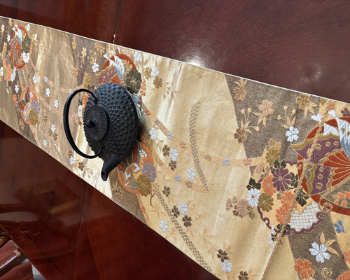 2915 可愛い正絹テーブルランナー❗️帯リメイク お正月❗️プレゼント