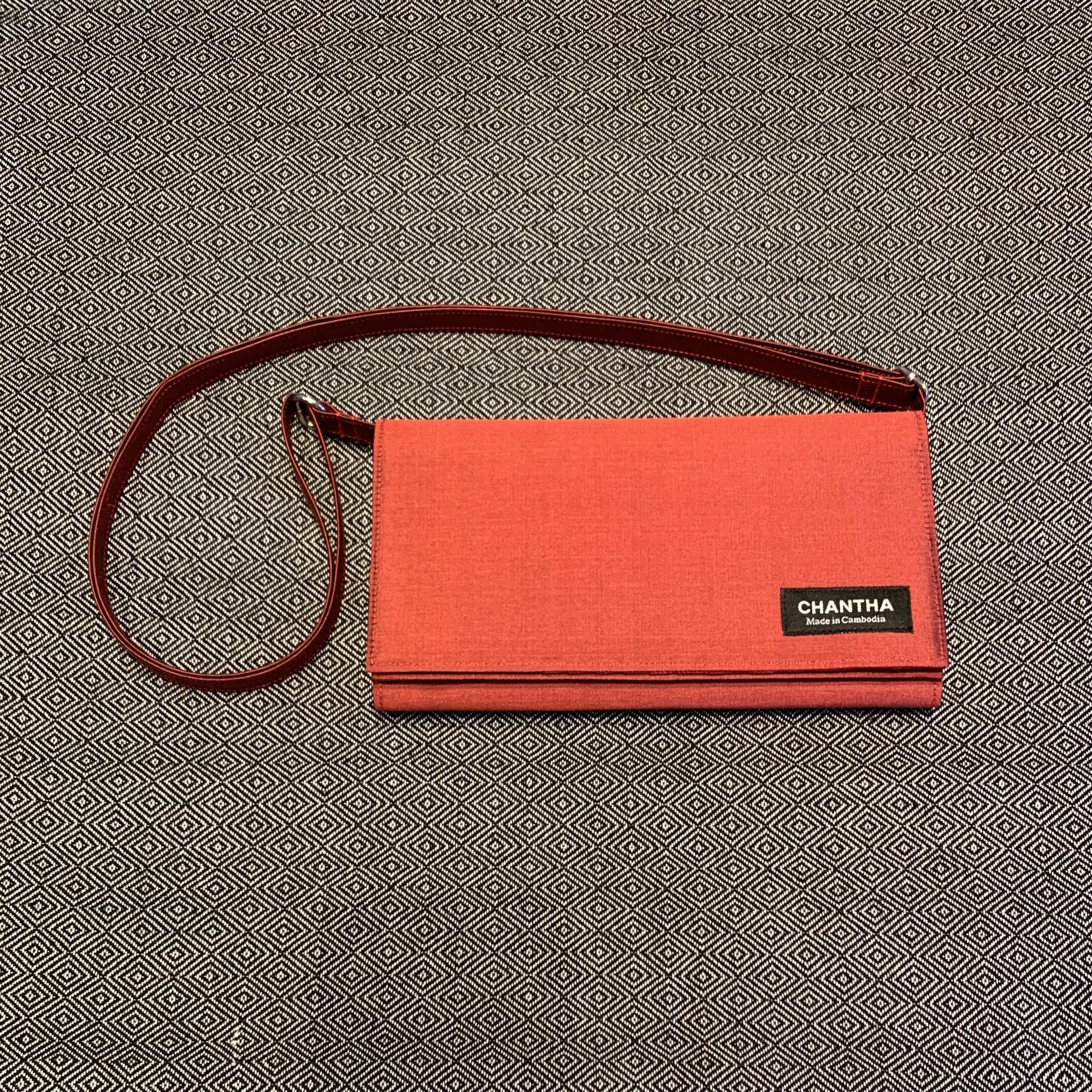 【新作】大人気　ラスト一個　ショルダー財布　シルク財布　財布　春財布　レッド　着物　紬　絣