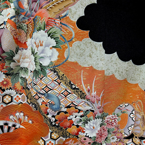 【ナツ】着物リメイク　黒留袖　駒刺繍　枝花文　暈し　金彩　ドレス 友禅染 駒刺繍 黒留袖ドレス ケープスリーブ 着物リメイク