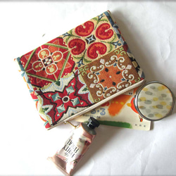 再再販スペイン生地　花と幾何学模様のポーチ　通帳入れ　コスメ入れ　小物整理 3枚目の画像