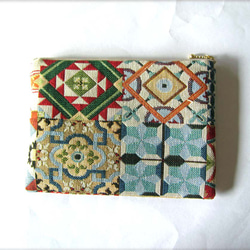 再再販スペイン生地　花と幾何学模様のポーチ　通帳入れ　コスメ入れ　小物整理 2枚目の画像