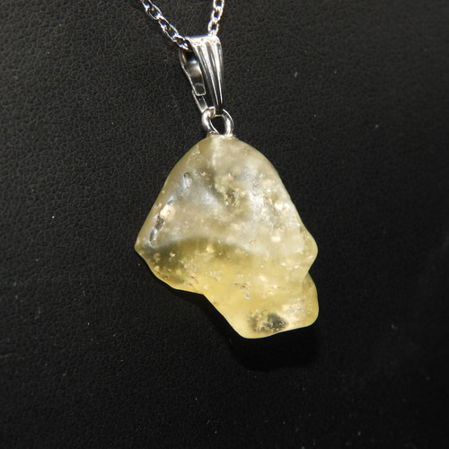 レア品【大きめサイズ】透明感【リビアングラス】【天然ガラス