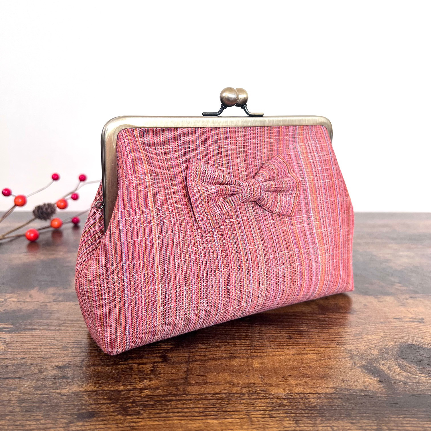 ＊会津木綿＊文庫本や母子手帳が入る　リボンが可愛い大きいがま口ポーチ（やたら赤ベージュ）